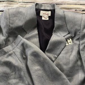 SALE 💥 Vintage 80’s Worthington skirt suit